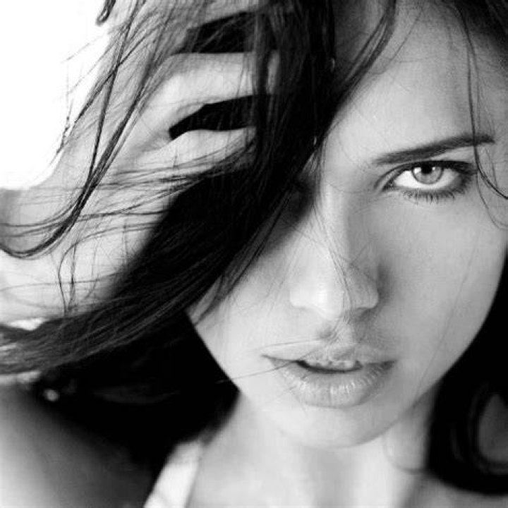 500x500 Resolution Adriana Lima Beautiful Pictures 500x500 Resolution
