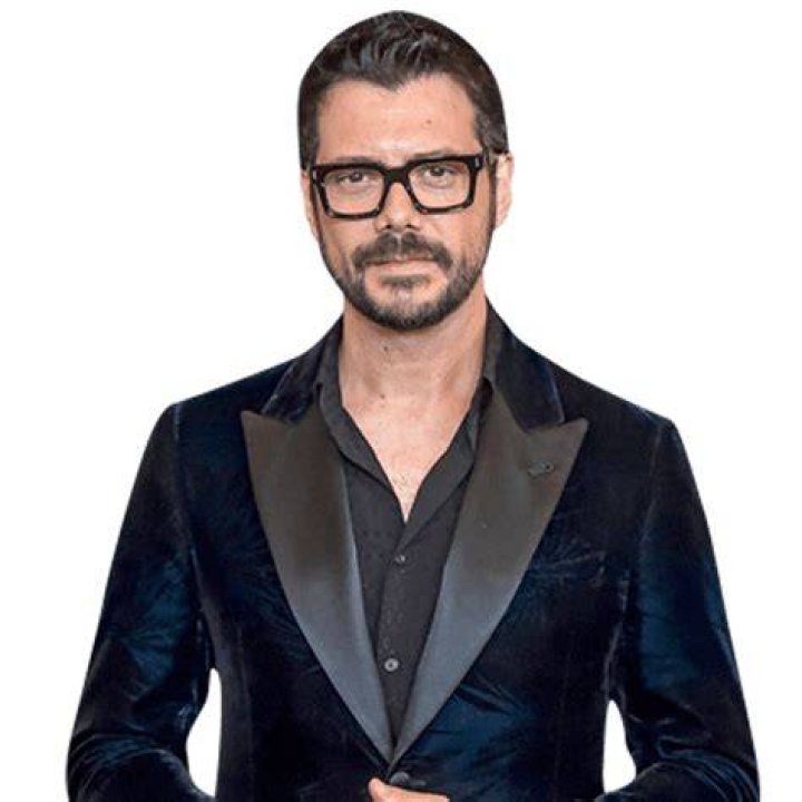 &Aacute;lvaro Morte at the blue carpet of the Goya Awards 2023, Full Size