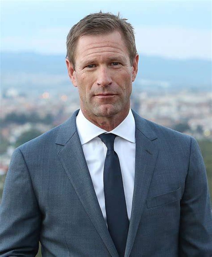 Aaron Eckhart Aaron Eckhart On The Grove 46 Pictures