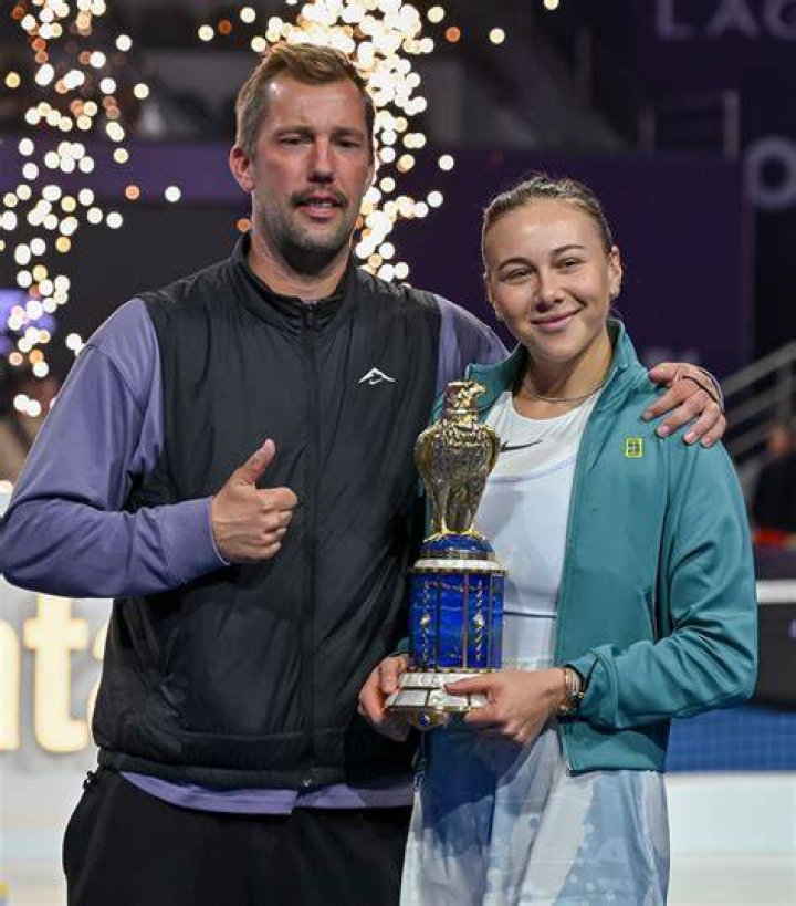 Amanda Anisimova new coach, new bat, new year, new luck? &middot;