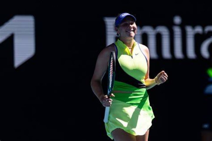 Anisimova enjoys time with her girlfriend McDonough before facing Halep