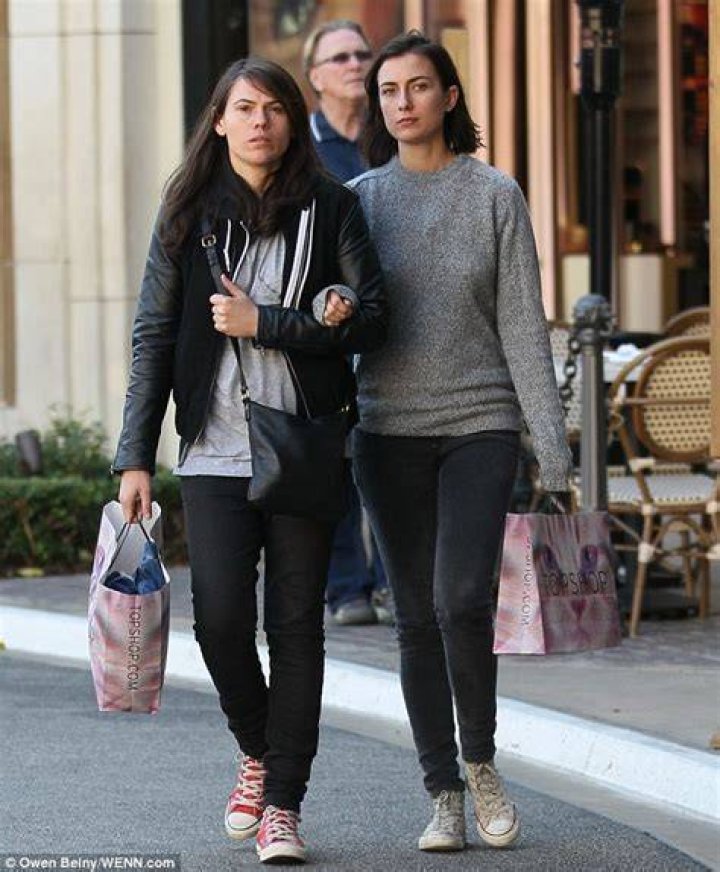 Argo star Clea DuVall strolls arminarm with lesbian lover Clea
