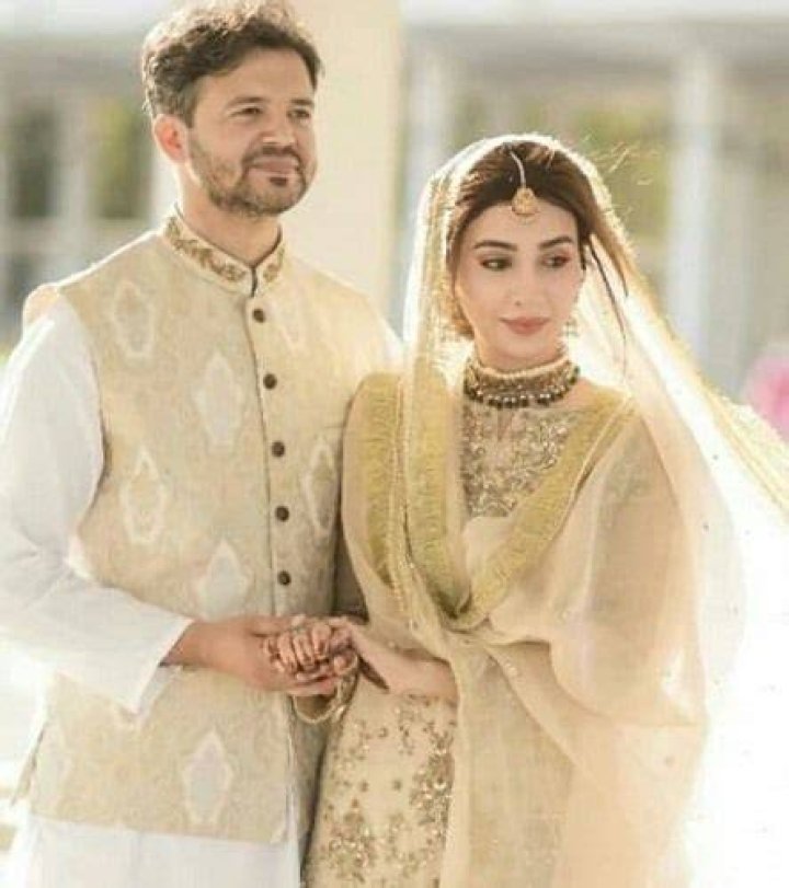 Ayesha Khan And Major Uqbah Eid ul Fitr Pictures With Daughter Mahnoor