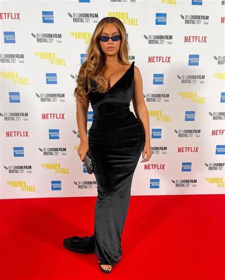 Beyonce Knowles Fantastic Big Boobs in a Sexy Cleavage Hot Celebs Home