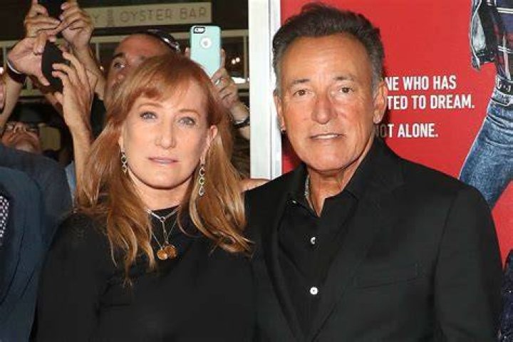 Bruce Springsteen Honors Wife Patti Scialfa as She's Inducted Into N.J