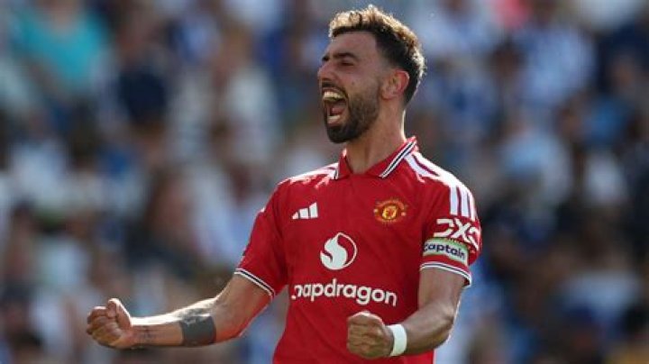 Bruno Fernandes salary at Manchester United How much he makes per hour