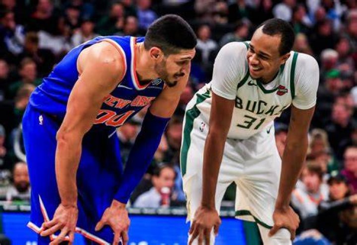 Bucks 124, Knicks 113 Scenes from another moral defeat Posting and