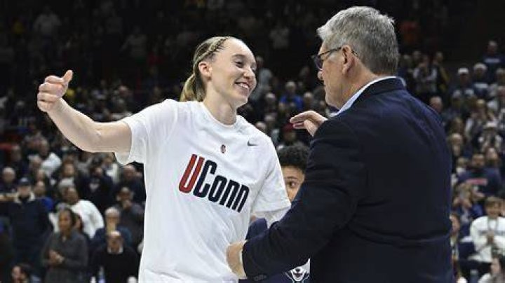 Bueckers, Auriemma both say they'll return to UConn next year