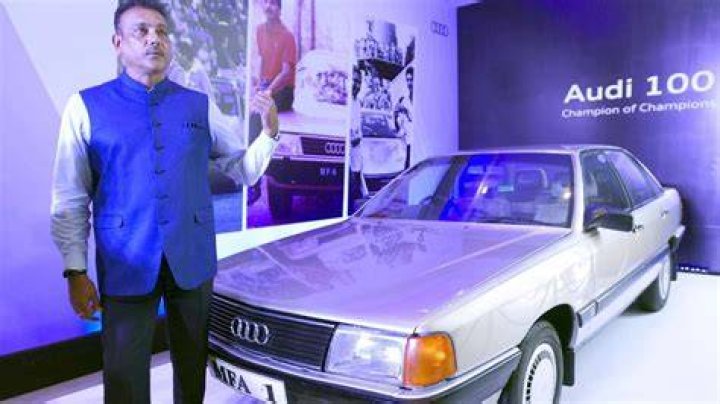 Buy RAVI SHASTRI WITH HIS WIFE RITU SHASTRI Pictures, Images, Photos By