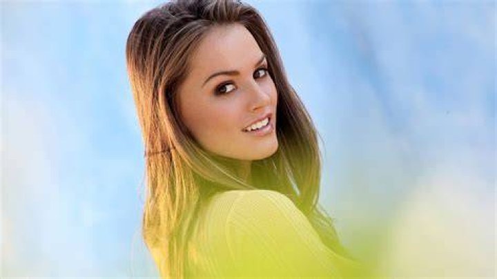 Candice Brielle 3 Models Walls