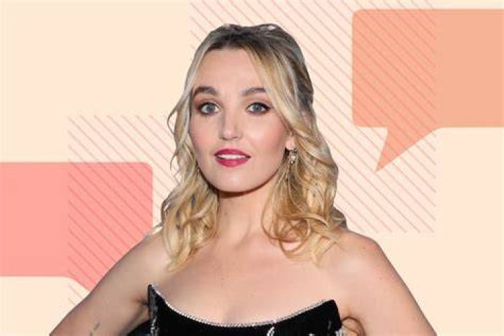Chloe Fineman Biography, Age, Height, Father, Net Worth, Husband