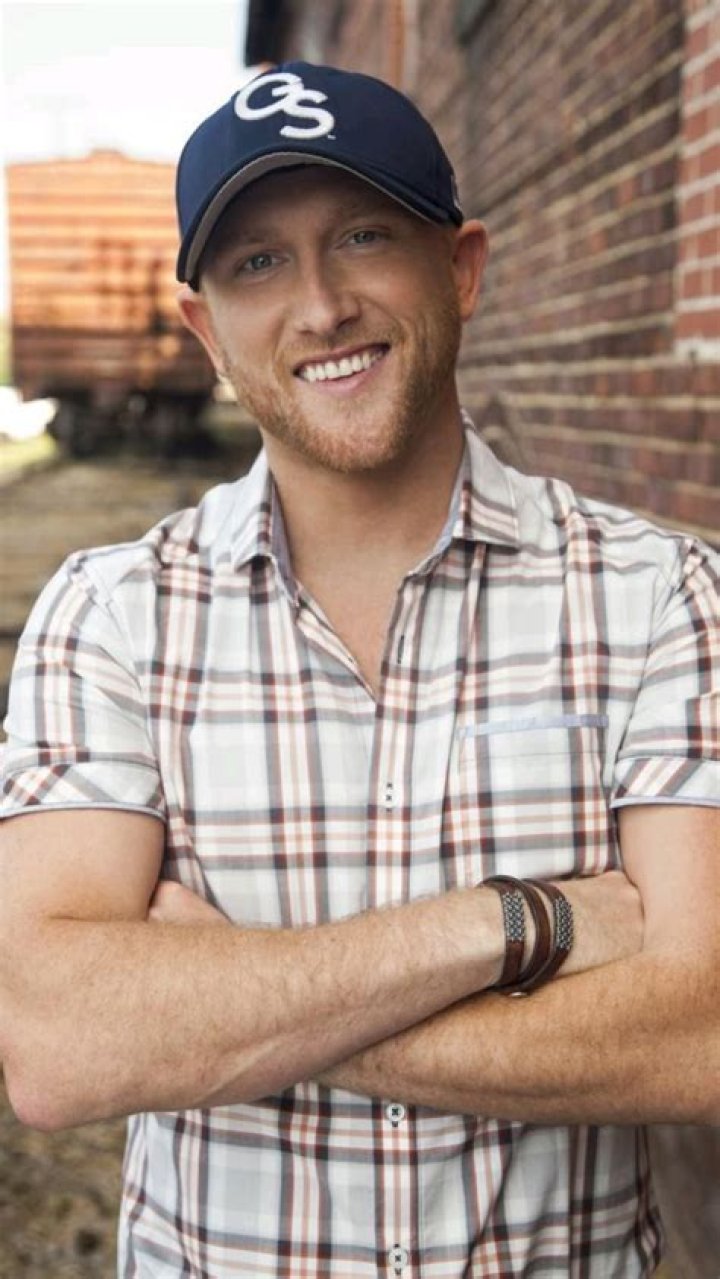 Cole Swindell Makes More Memories with Sixth No.1 Single Sounds Like