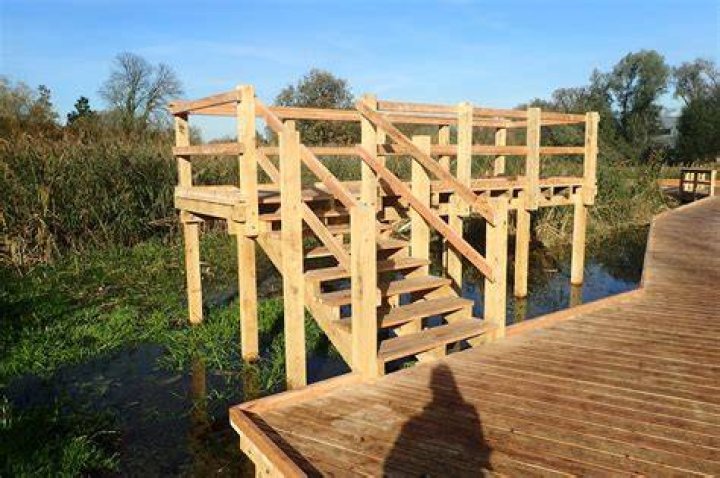 Construction of viewing platform and rim railing at Horseshoe Bend