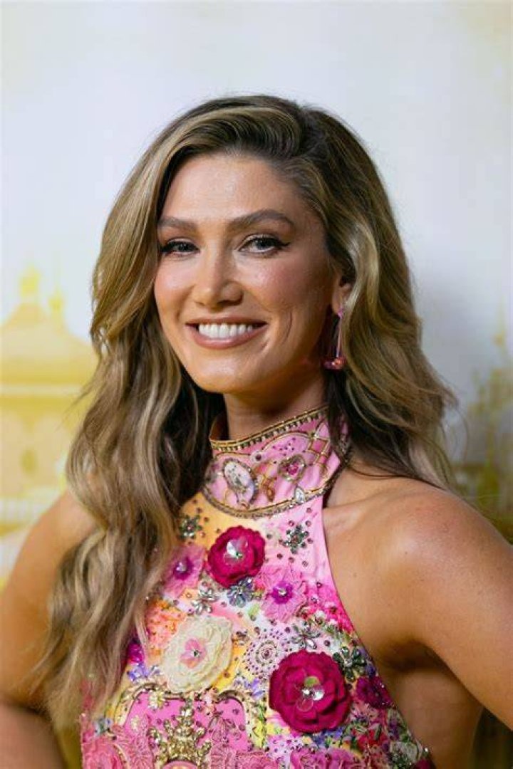 Delta Goodrem's height, weight and body measurements Height and