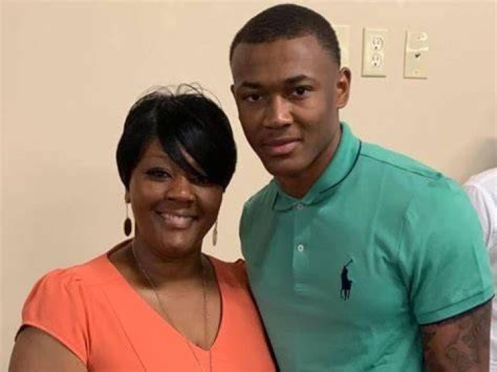 DeVonta Smith Parents Kelvin and Christina's Life + Her House