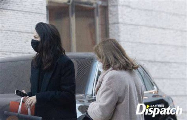 Dispatch reveals photos of Katy Louise Saunders shopping for baby