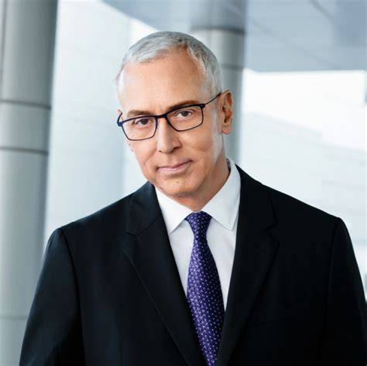 Dr. Drew Pinsky is Leaving His 'Loveline' Radio Show After 30 Years