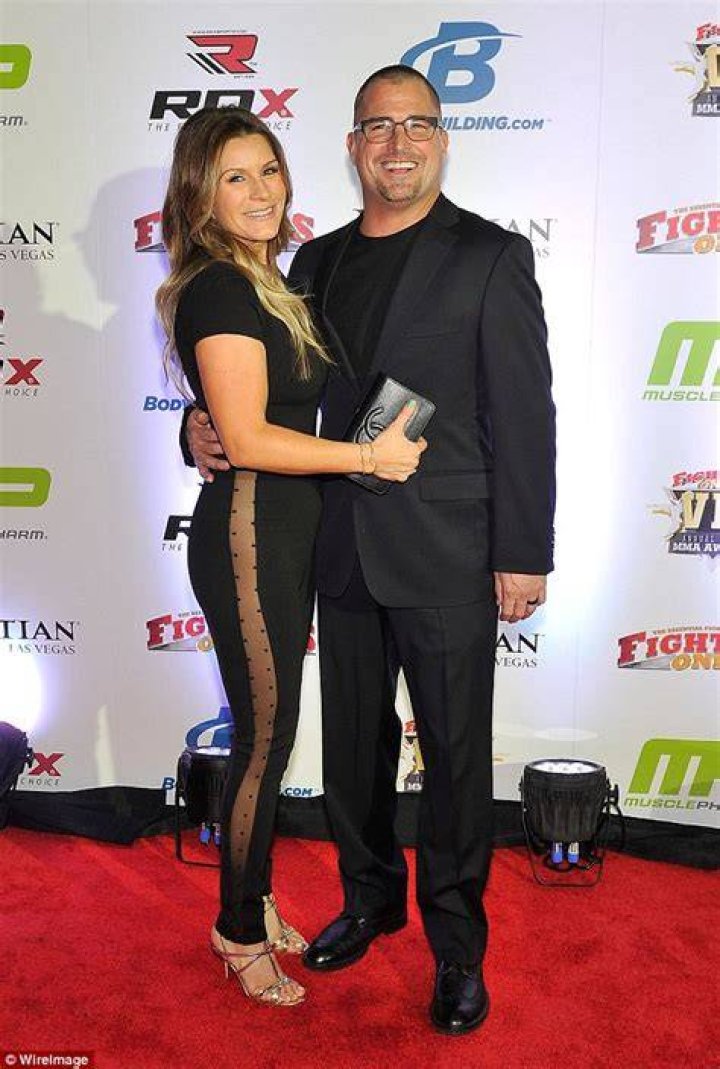 Eads 2018 Wife, net worth, tattoos, smoking & body facts Taddlr