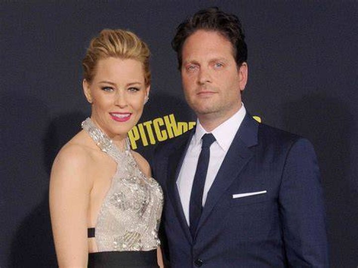 Elizabeth Banks&rsquo;s Height, Husband Max Handelman, Sexy Feet & Legs