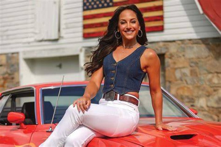 Emily Compagno Wiki/Bio, Sary Bikini, Fox News ary Net Worth