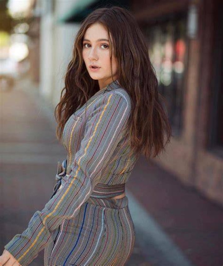 EMMA KENNEY Instagram Photos 03/29/2022 HawtCelebs