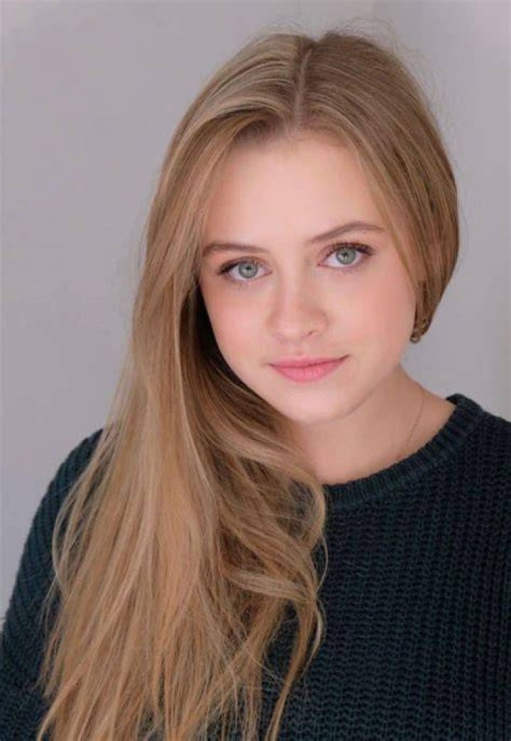 Emma Meisel Biography, Age, Height, Wiki, Movies, Boyfriend, Net Worth