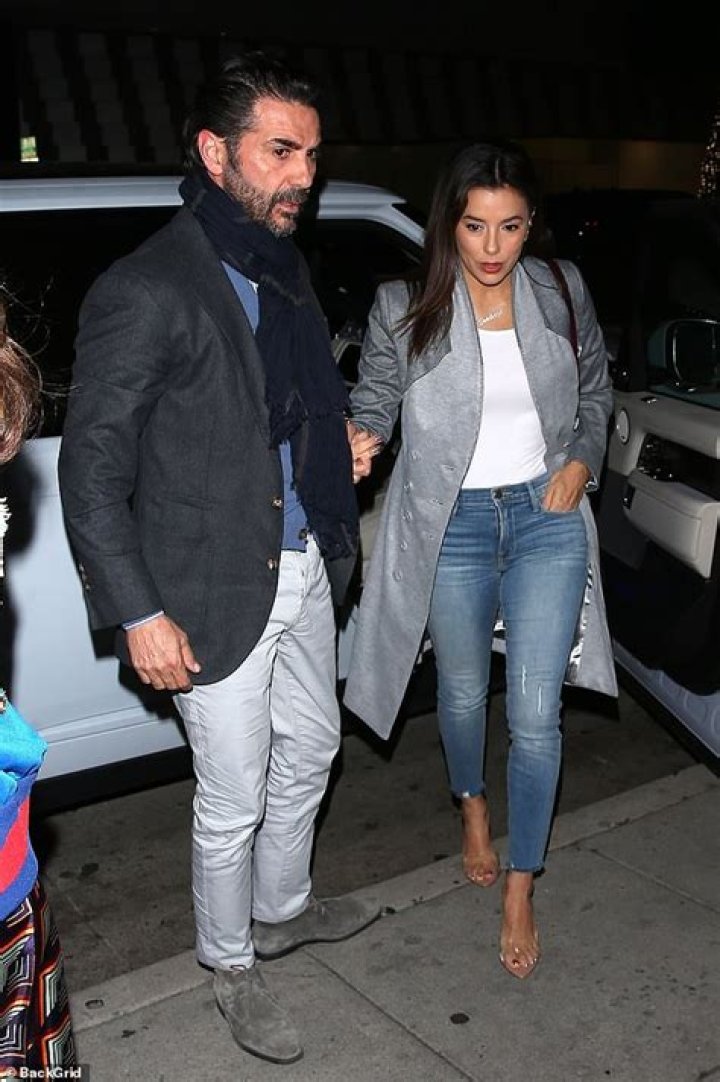 Eva Longoria enjoys dinner date with husband Jos&eacute; Bast&oacute;n Daily Mail