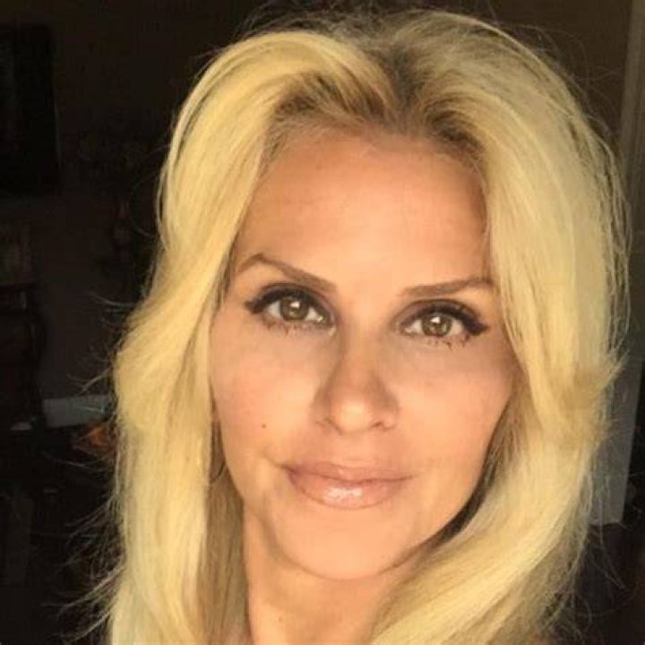 Exploring The Connection: Who Is Donna Sinatra Dalessandro Related To Frank Sinatra?