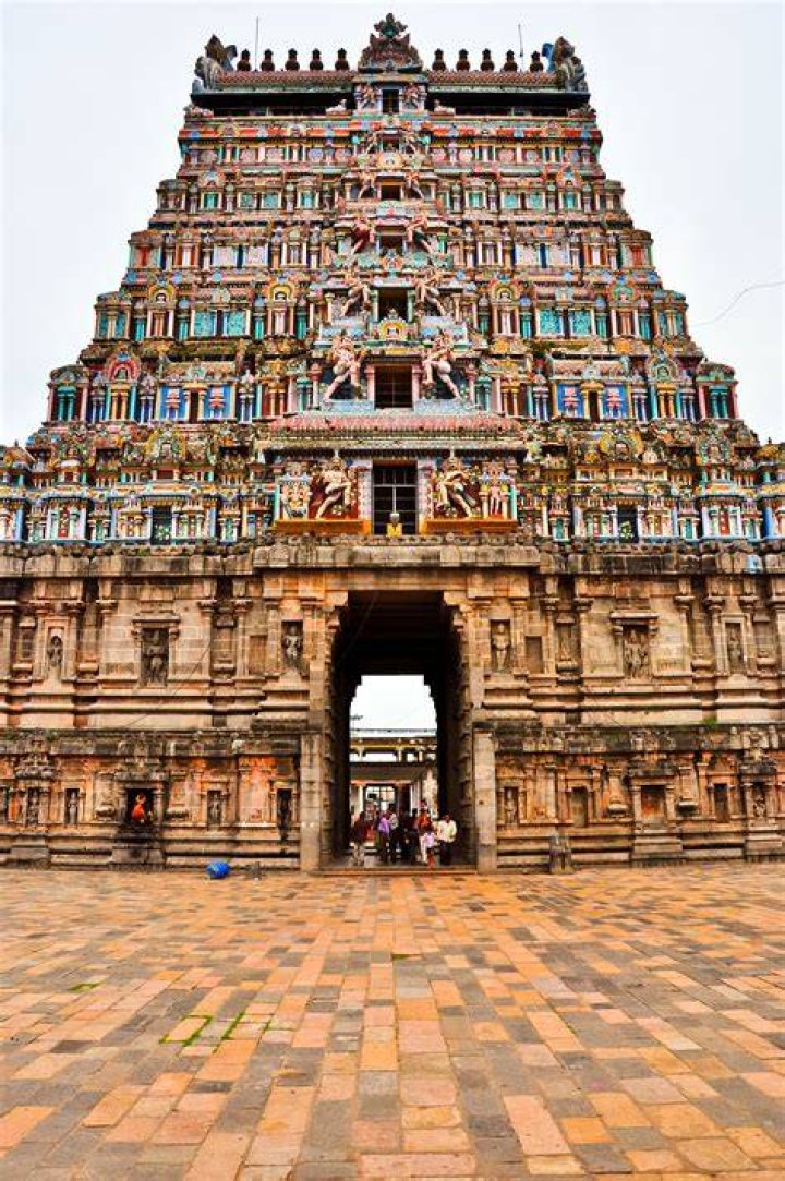 FileHindu temple kumbakonam.jpg Wikimedia Commons