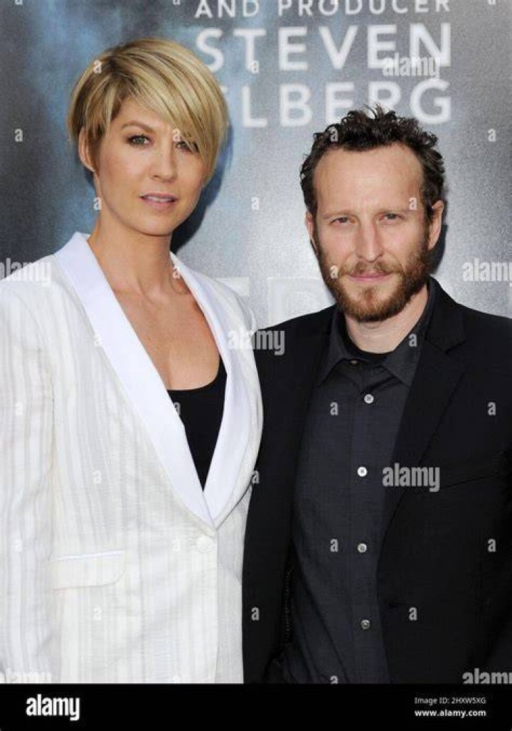 Find Out About Jenna Elfman's Husband: Exclusive Details Revealed