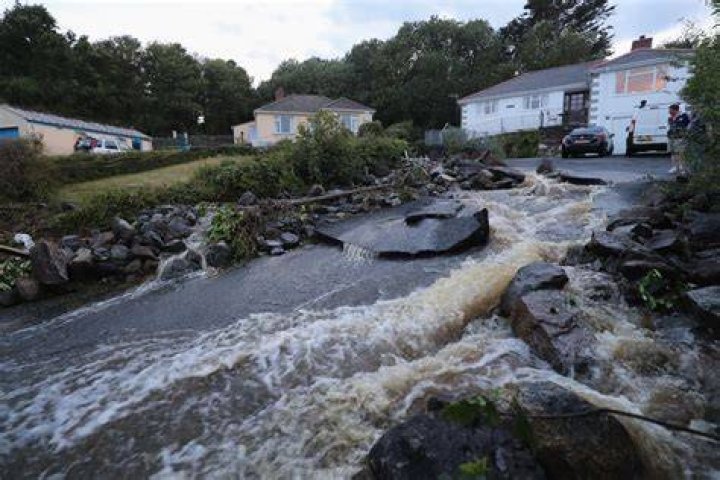 Flash flooding hits Cornwall town leading to house evacuations