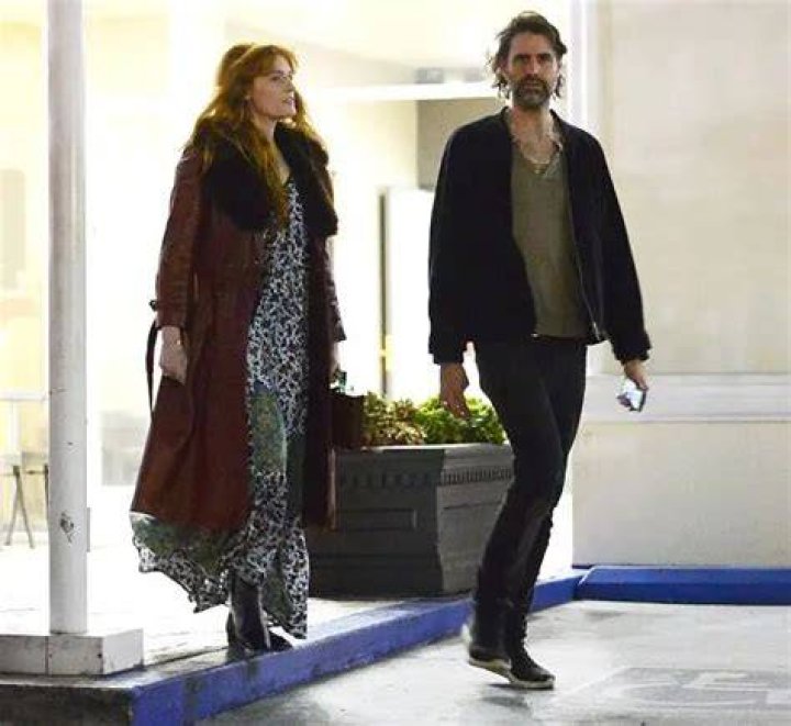 Florence Welch Seen With Multiple Boyfriends Over Time; Currently