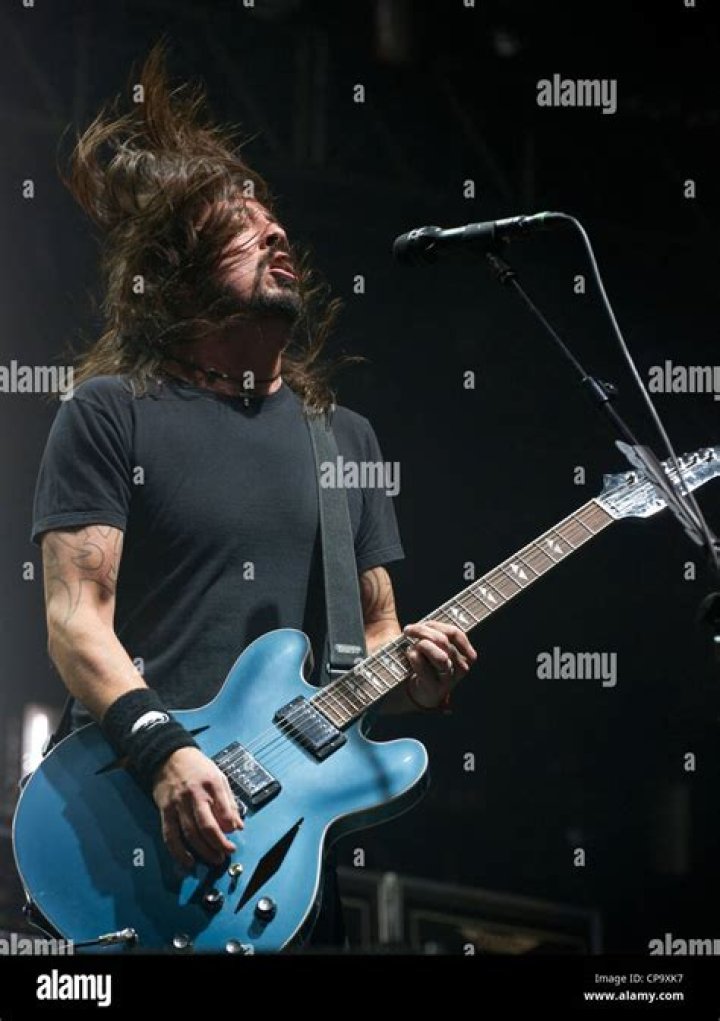 Foo Fighters front man Dave Grohl and wife Jordyn Blum are expecting