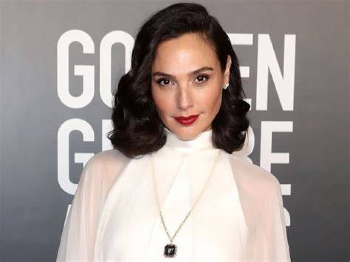 Gal Gadot Net Worth (2024) Wonder Woman, Justice League, Red Notice
