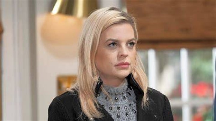 General Hospital News Kirsten Storms Reveals Hand Injury From