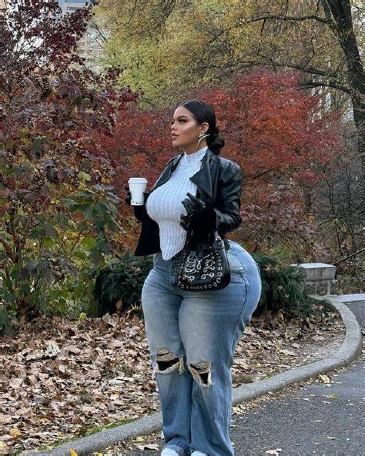 Gracie Bon Plus Size Fashion Bio, Age, Height, Weight, Measurements