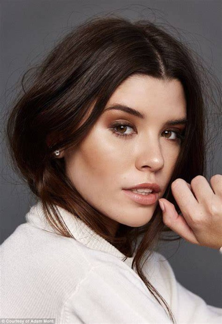 Gracie Phillips reveals her dad is Lou Diamond Phillips