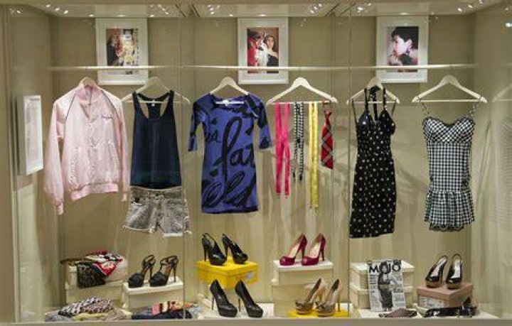 Guest Exhibition Review Amy Winehouse A Family Portrait Fashion