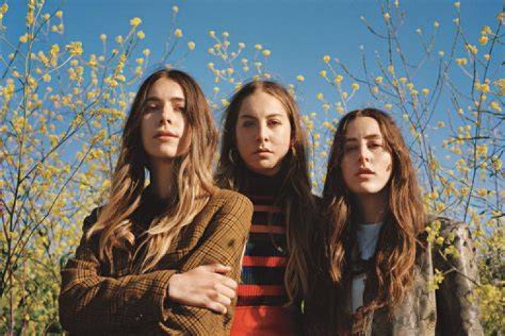 Haim's 'The Wire' Video Sister Trio Breaks Hearts In New Music Video