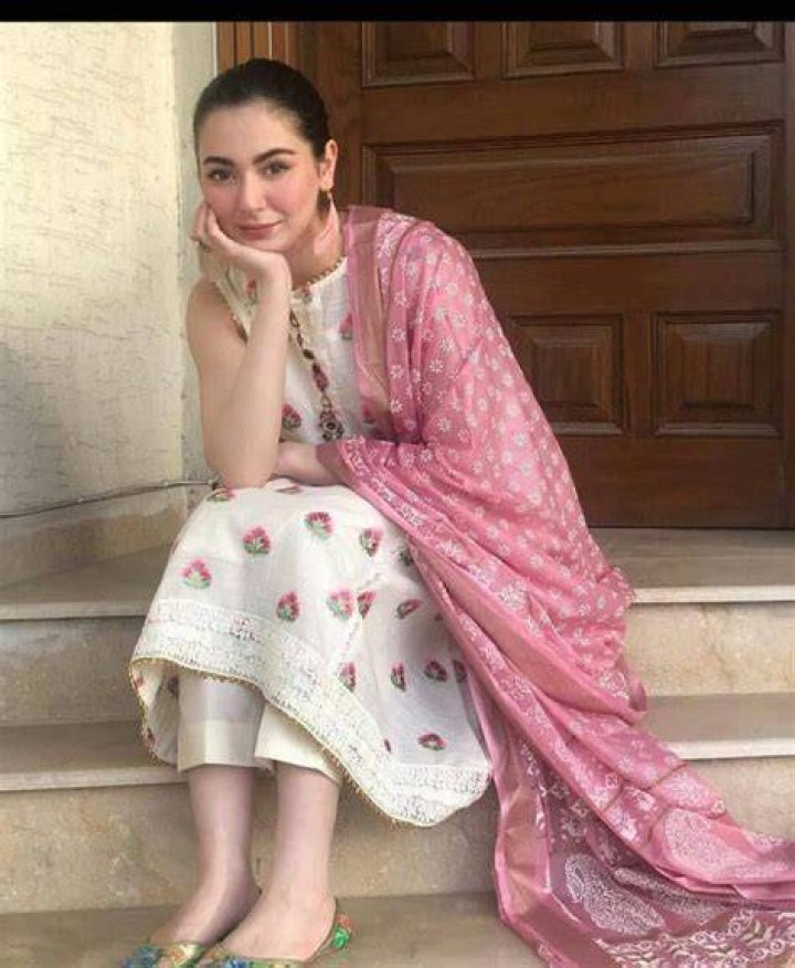 Hania Aamir Latest Beautiful Picture Collection from Instagram 24/7