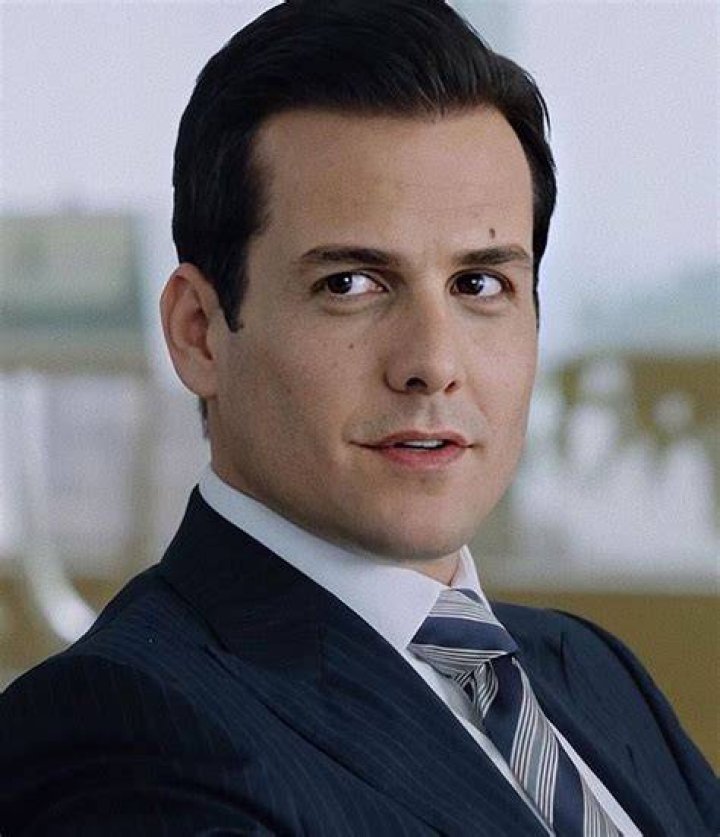 Harvey Specter Age Season 1