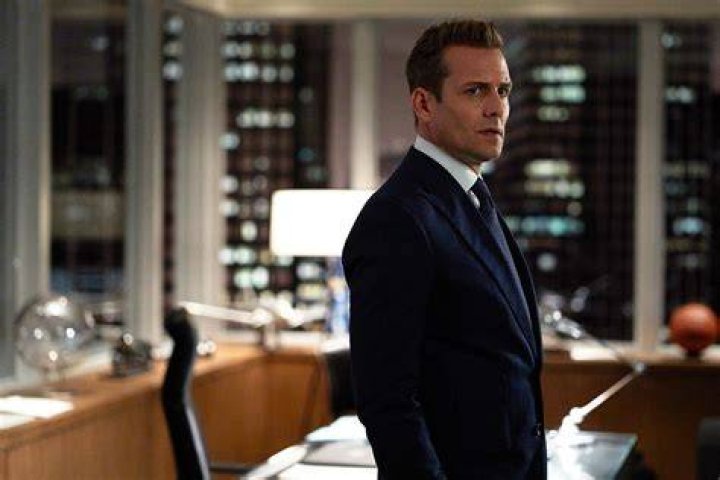 Harvey Specter Season One Mens luxury fashion, Suits tv, Harvey