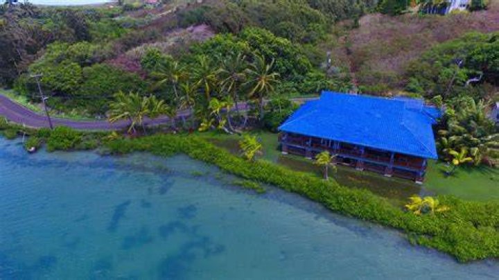 Hawaii Waterfront Home with Expansive Ocean, Mountain, and Neighbor