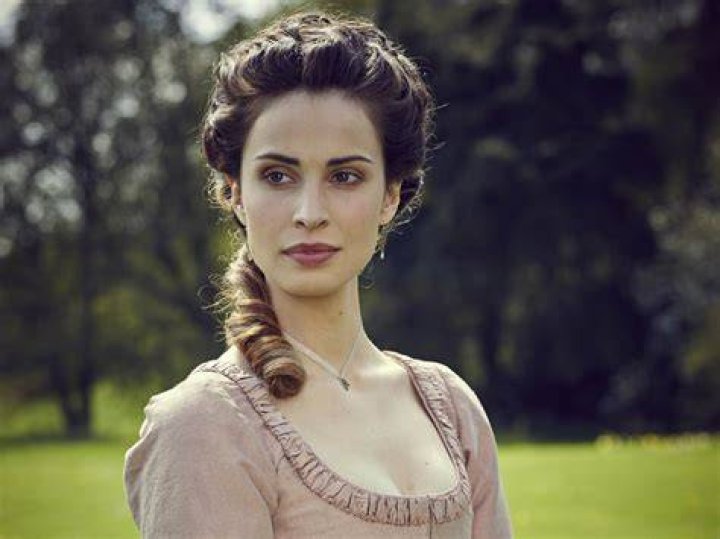 Heida Reed as Elizabeth Poldark in Poldark (TV Series, 2015). [x