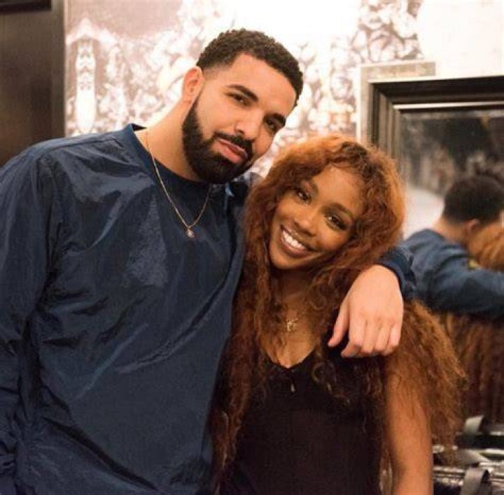 Hot Shots Drake & SZA Pose It Up At 'The CTRL Tour' That Grape Juice