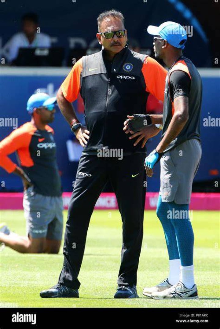 Indian Cricket Team Coach Ravi Shastri Dating This Actress? All India