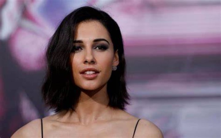 Is Naomi Scott Married? Bio, Husband, Parents, Ethnicity & Early Life