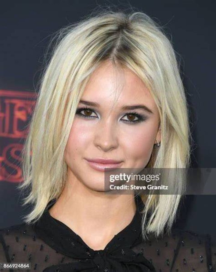 Isabel May &ldquo;Stranger Things&rdquo; Season 2 Premiere in LA &bull; CelebMafia