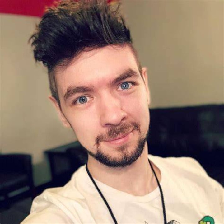 Jacksepticeye on Instagram &ldquo;Mornin&rsquo; ☘️&rdquo; Jacksepticeye, Green hair, Hair
