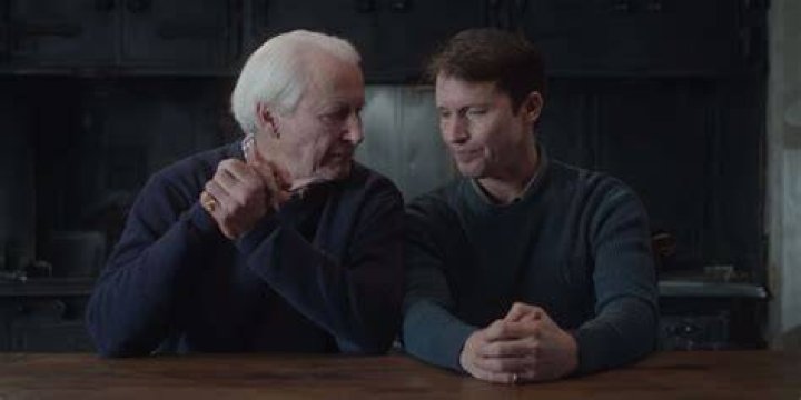 James Blunt fait ses adieux &agrave; son p&egrave;re dans un clip bouleversant Foto